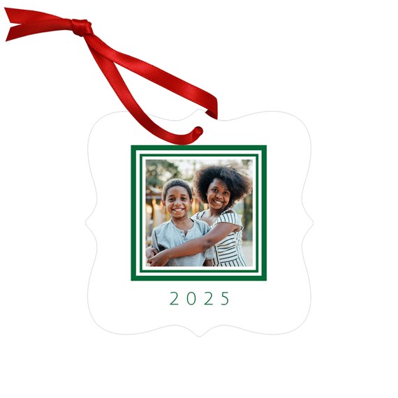 scalloped ornament with photo placeholder and year 2025
